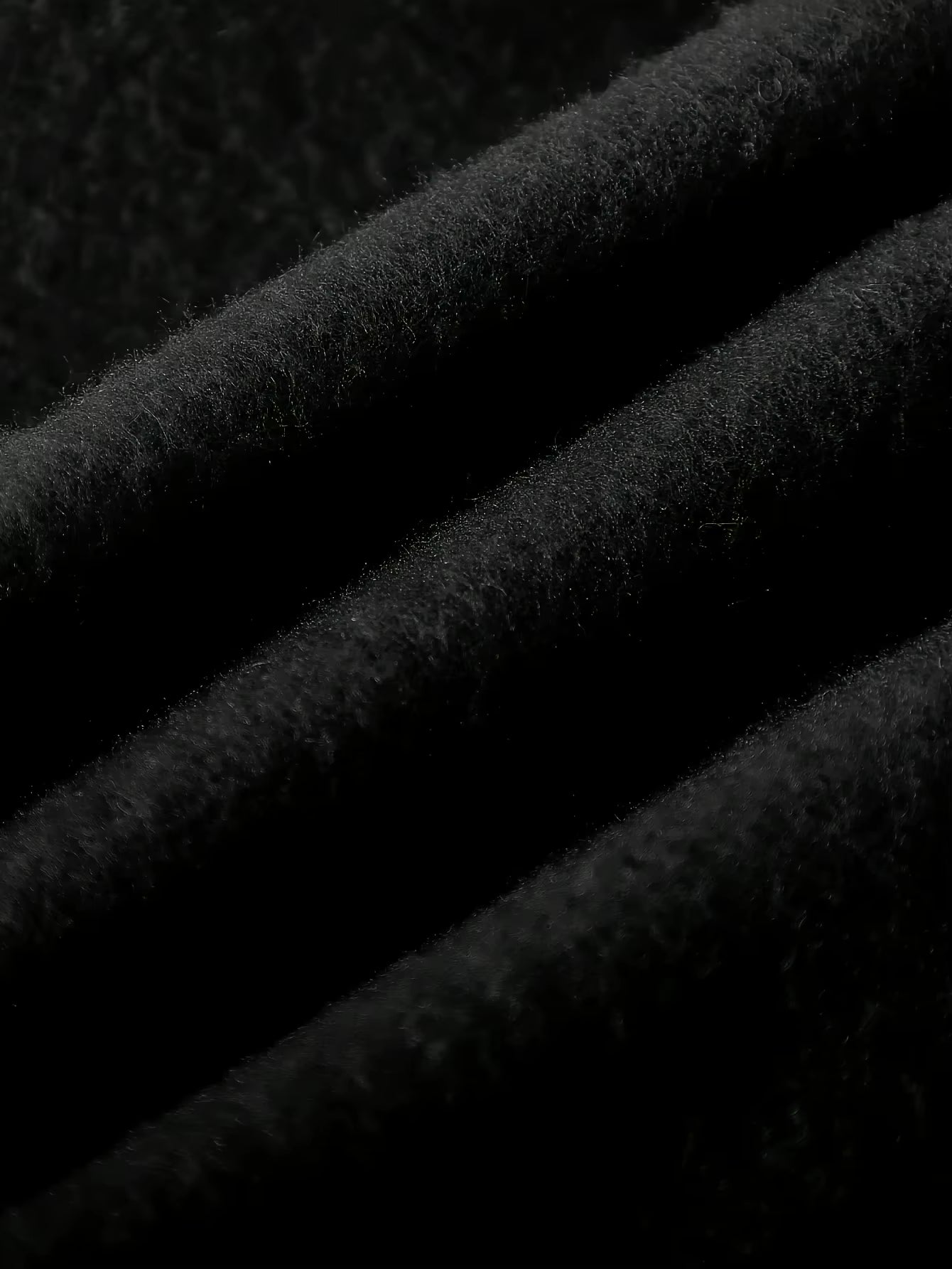 A Two-Piece Cartoon Printed Fleece Hoodie and Long Pants Set for a Newborn Baby Boy in Autumn and Winter